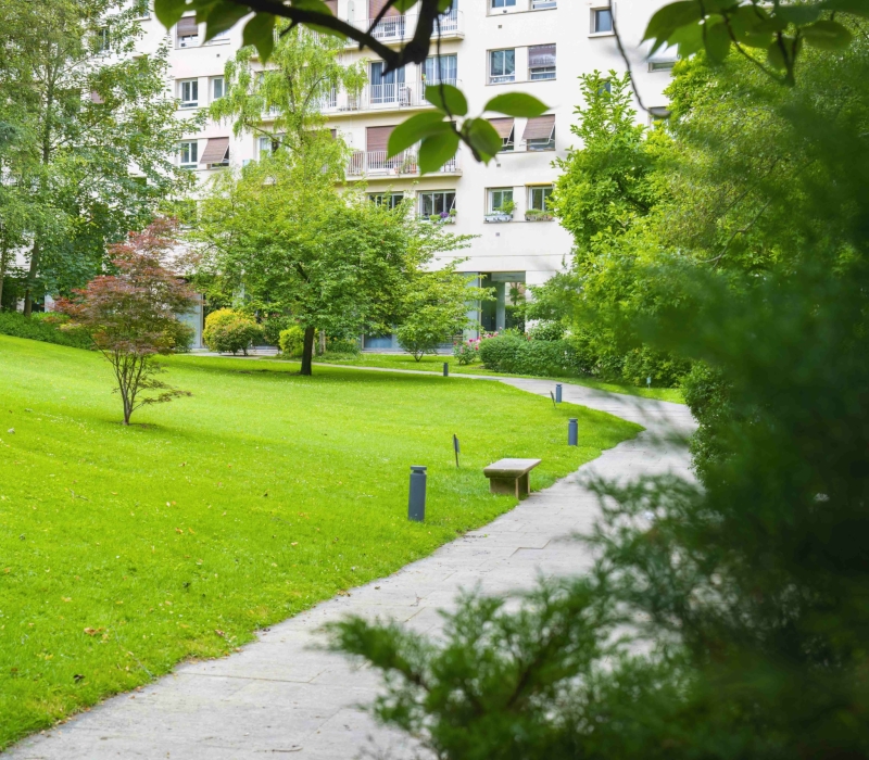 Entretien des jardins d’une résidence de standing à Paris (75016) (8)