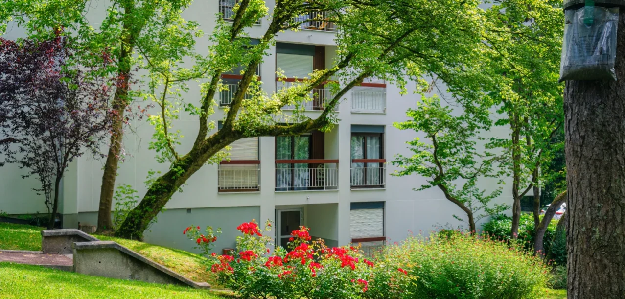 Entretien des jardins d’une grande copropriété à Athis-Mons (91) (4)