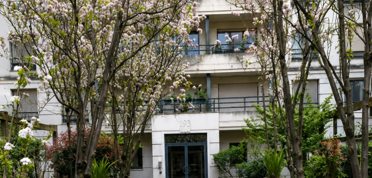 Entretien du parc intérieur d’une grande copropriété dans le 15e arrondissement de Paris (4)